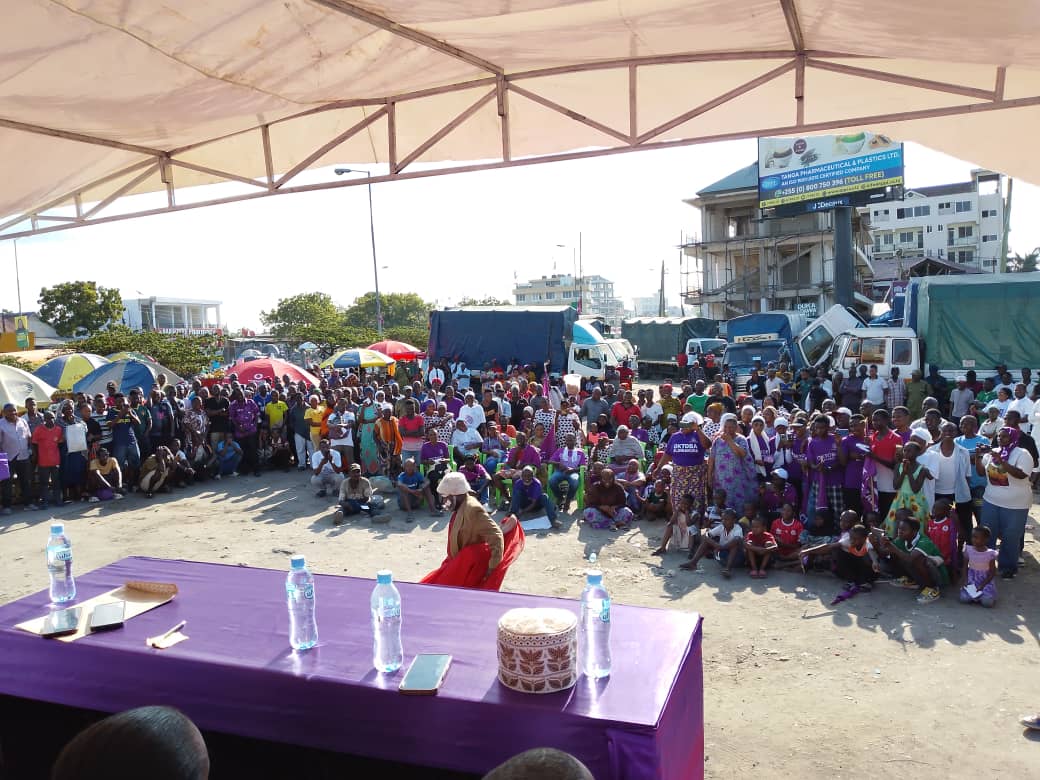 ACTwazalendo's tweet photo. Hivi ndivyo Queen Lugembe, Mgombea Ubunge wa Jimbo la Ubungo alivyozindua kampeni Manzese Bakharesa. Oktoba ni mwezi wa kuwapumzisha watawala waliotufikisha pahala pabaya mno!
Oktoba #LindaKura
#MuhuniHasusiwi
@ACTwazalendo
#Ubungo https://t.co/09Y2BMz2T6