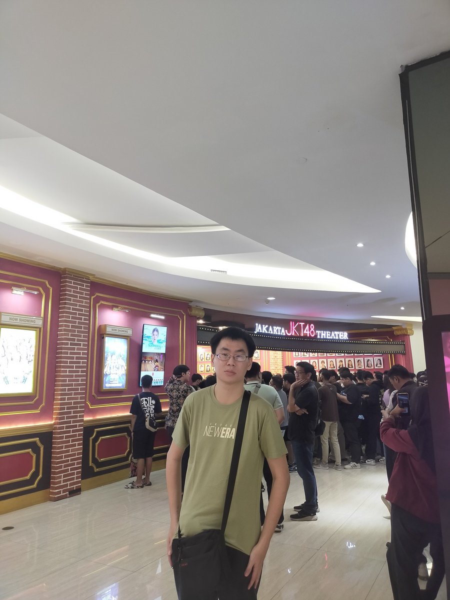 Selamat ulang tahun JKT48 theater 13 tahun 
Semoga bisa dipenuhi oleh fans JKT48 
Semoga bisa bertahan dan solid 
Ulang tahun JKT48 theater pas timnas day 🇮🇩