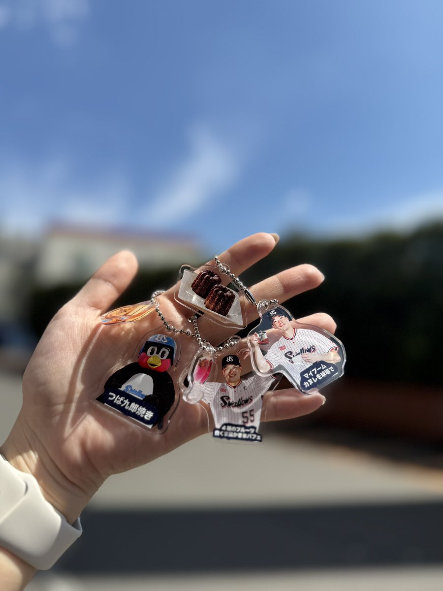 9/9（火）から #神宮グルメ キーホルダー第２弾が発売します‼️

今回は「スイーツ編です」🍨

ぜひ推しの #選手グルメ をGETしてください😍

📍販売店舗
  ◻︎Swallows Official Goods Shop
　・神宮球場店
     ･スタジアム通り店
    ・つば九郎店