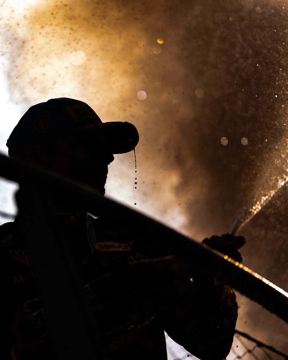 no risk, full push😉

#ItalianGP🇮🇹 | #RedBullRacing