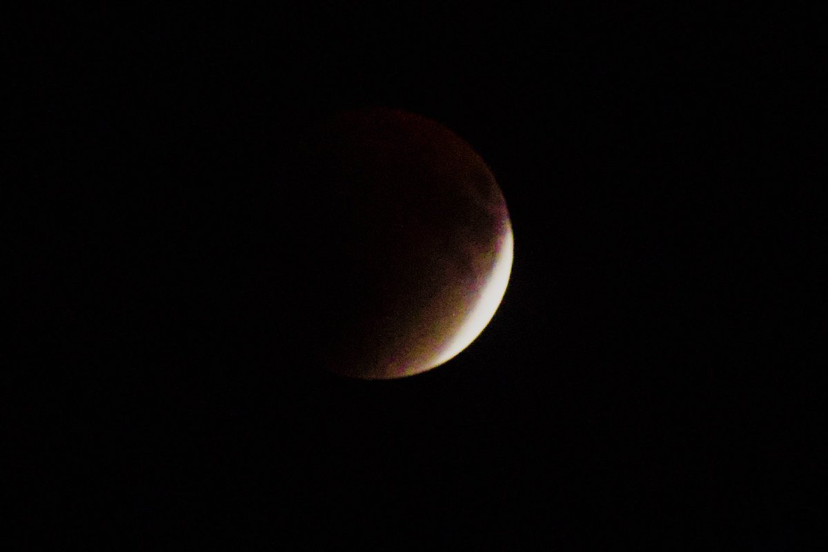 Vijaykulange's tweet image. Shades of #LunarEclipse from my lens .. #redmoon