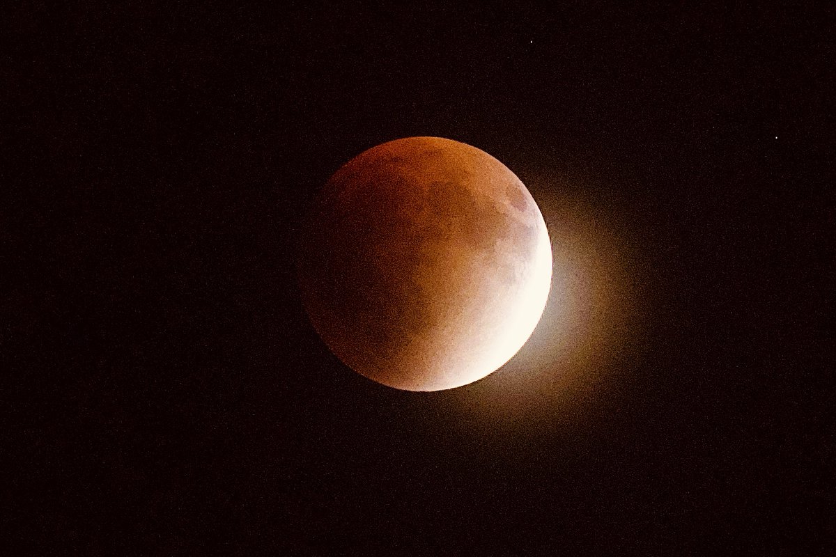 Vijaykulange's tweet image. Shades of #LunarEclipse from my lens .. #redmoon