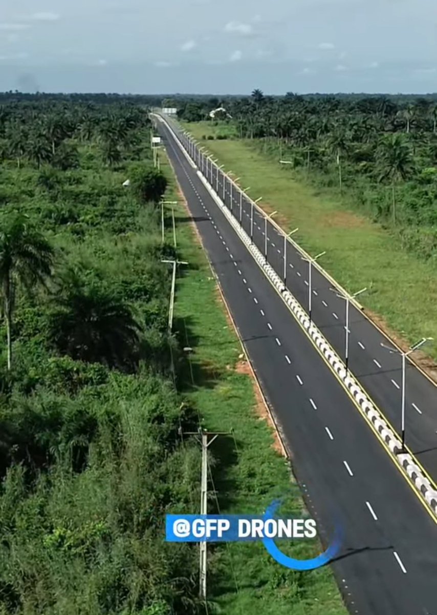 EmmanuelTravel1's tweet image. Beautiful Aerial View Of Imo State Airport Road, Ngor Okpala 
📷 Credit: Favour Gfpdrones Onyedika