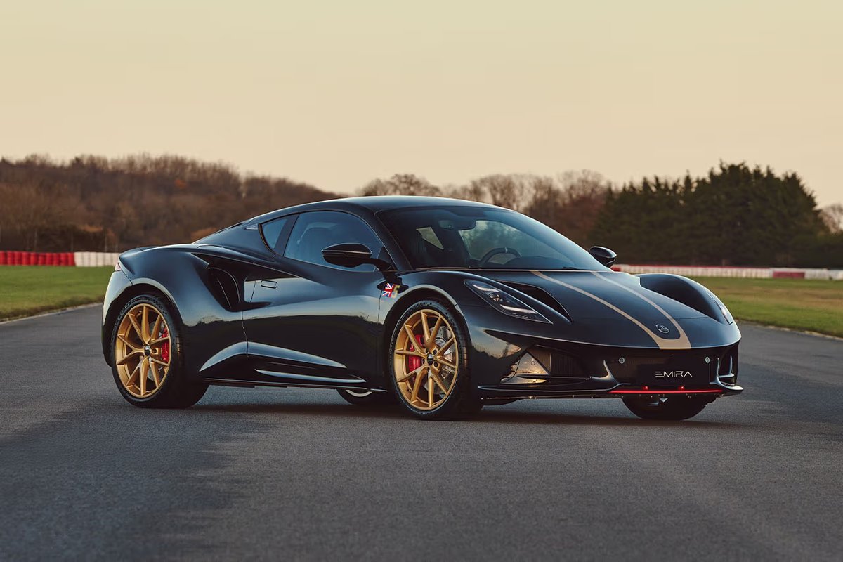 wheel_wonders's tweet image. 🚗 Lotus Emira (2025) 
🔥 365–400 hp | Mid-engine | RWD 
🕹️ Manual or DCT | Track-tuned suspension 
🎵 CarPlay, KEF audio, digital cockpit 
💰 From ~$85K 
🇬🇧 Built in England

#LotusEmira #Emira2025 #MidEngineMagic #ManualTransmission #BritishPerformance #BangladeshCarScene