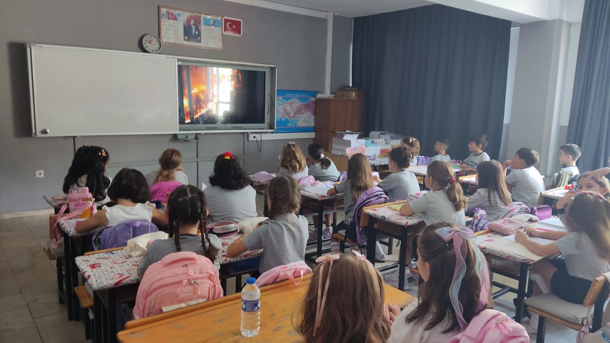Perşembe İlçe Milli Eğitim Müdürlüğü (@ilcepersembe) on Twitter photo 2025-2026 eğitim öğretim yılı, “Yeşil Vatan” temasıyla başladı. Doğa sevgisi, çevre bilinci ve sürdürülebilir yaşam değerlerini merkeze alan bu yılın ilk dersinde öğrencilerimiz, öğretmenleriyle birlikte yeni döneme “merhaba” dedi.
<a href="/tcmeb/">Millî Eğitim Bakanlığı</a> <a href="/mfvargeloglu/">MEHMET FATİH VARGELOĞLU</a> <a href="/culfazmurat/">Murat Çulfaz</a> 2025-2026 eğitim öğretim yılı, “Yeşil Vatan” temasıyla başladı. Doğa sevgisi, çevre bilinci ve sürdürülebilir yaşam değerlerini merkeze alan bu yılın ilk dersinde öğrencilerimiz, öğretmenleriyle birlikte yeni döneme “merhaba” dedi.
<a href="/tcmeb/">Millî Eğitim Bakanlığı</a> <a href="/mfvargeloglu/">MEHMET FATİH VARGELOĞLU</a> <a href="/culfazmurat/">Murat Çulfaz</a>