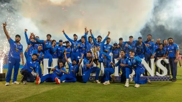 🏏 #SingleID team #KochiBlueTigers take the cup! 🌟

With huge pride Enigmatic Smile is tonight celebrating Kochi Blue Tigers lifting the Kerala Cricket League 2025 trophy at Greenfield International Stadium

#KeralaCricketLeague #SanjuSamson #VictoryRoar #DHONIApp