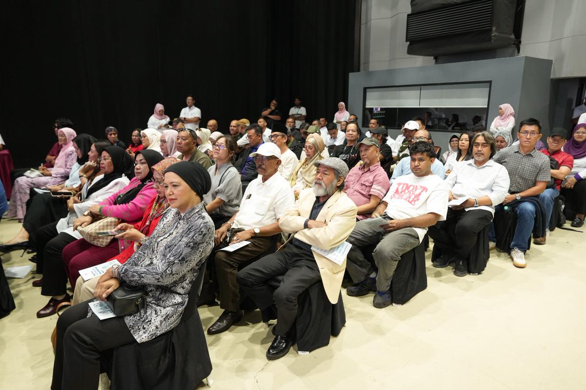 🎬 Sesi libat urus RUU Pekerja Gig 2025 bersama penggiat seni di FINAS berlangsung hari ini dengan kehadiran YB Menteri Sumber Manusia &amp; YB Timbalan Menteri Komunikasi. Fokus: perlindungan pekerja seni melalui kontrak lisan &amp; penyelesaian pertikaian. #RUUGIG #KESUMA #FINAS