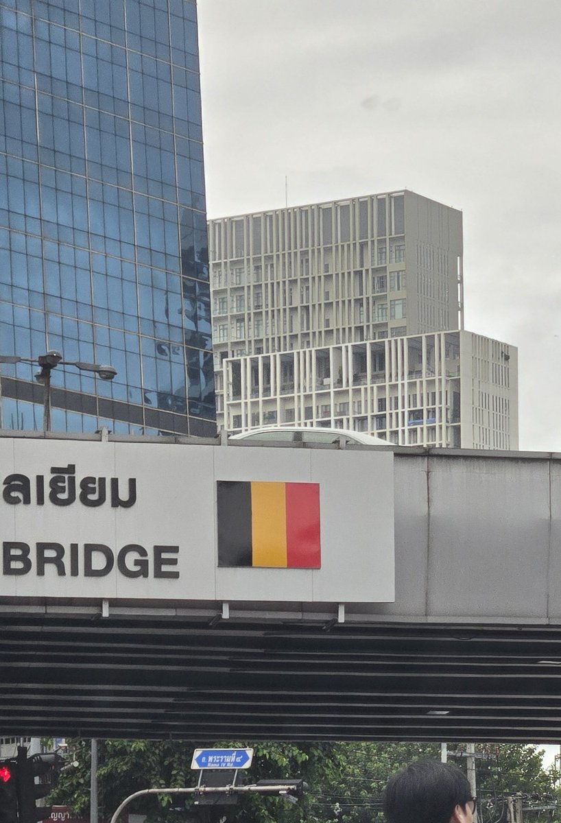 เราจะสามารถติดไฟแดง แล้วเห็นคนเคยคุย... ยืนตรงหน้ารถได้ใช่มั้ย...