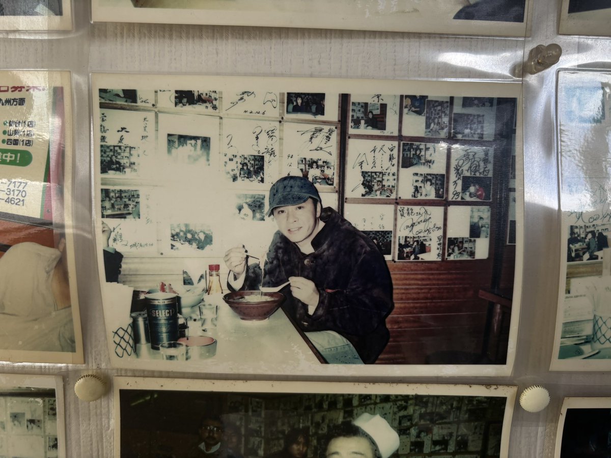 g1njn's tweet photo. 先日、北海道旅行にいってたのですが、最後にたまたま入ったラーメン屋さんで、なんとヒデキの写真を見つけました🥲🥲💖ほんとに偶然入ったお店だったからこそ、ここヒデキも来たの⁉️って感動でやばかった。。ヒデキ、最高の北海道旅行の思い出をくれてありがとう🌸 https://t.co/vsSZdE33k6