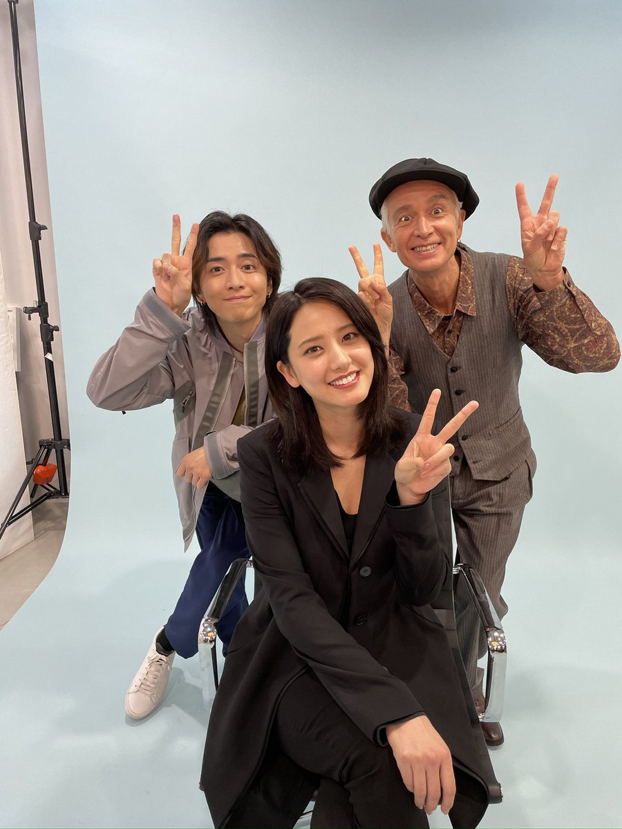 🤍御社のオフショット🖤

「#御社の乱れ正します！2」
ビジュアル撮影時のオフショットを公開💔

楽しい思い出の写真を投稿していきますので
ぜひフォローしてお待ちください🙂‍↕️

10月2日(木)よる11時スタート⚡️

#山崎紘菜
#飯島寛騎
#マーク・パンサー
#御社不倫
#BSTBS