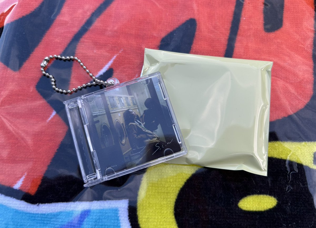 ruu_a51's tweet photo. マカロニえんぴつ CDキーホルダー

譲・s.i.n
求・CHOSYOKU、LiKE、はしりがき https://t.co/ZdS0PQoNIk