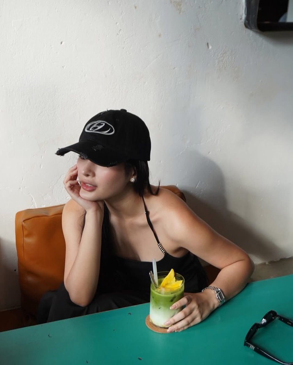 gmanetwork's tweet image. AZ, sino ba ‘yang hinihintay mong ka-matcha date? 🍵👀

📸: AZ Martinez on Instagram

#AZMartinez