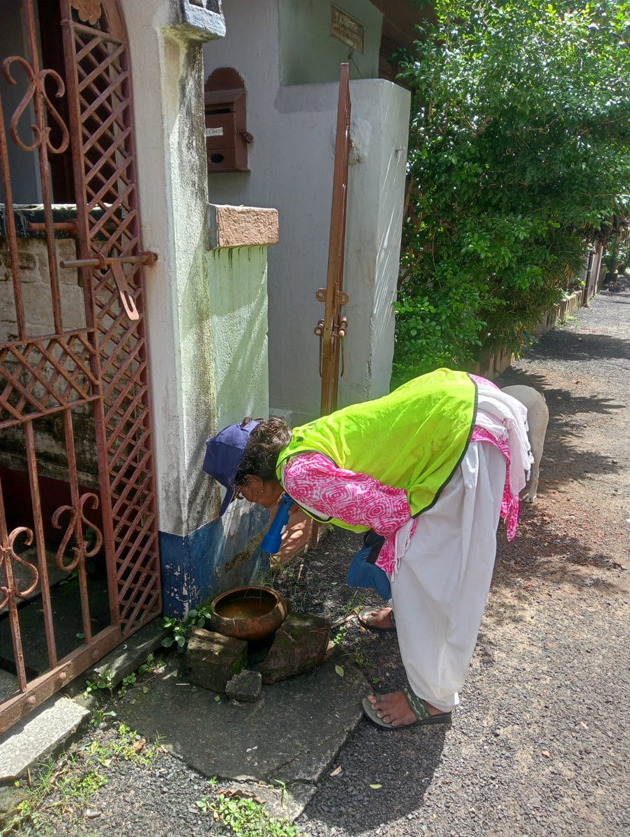 kmc_kolkata's tweet image. A few pictures of the frontline workers of the Vector Control Team on duty across the city.

#VectorControlByKMC #KMConDuty