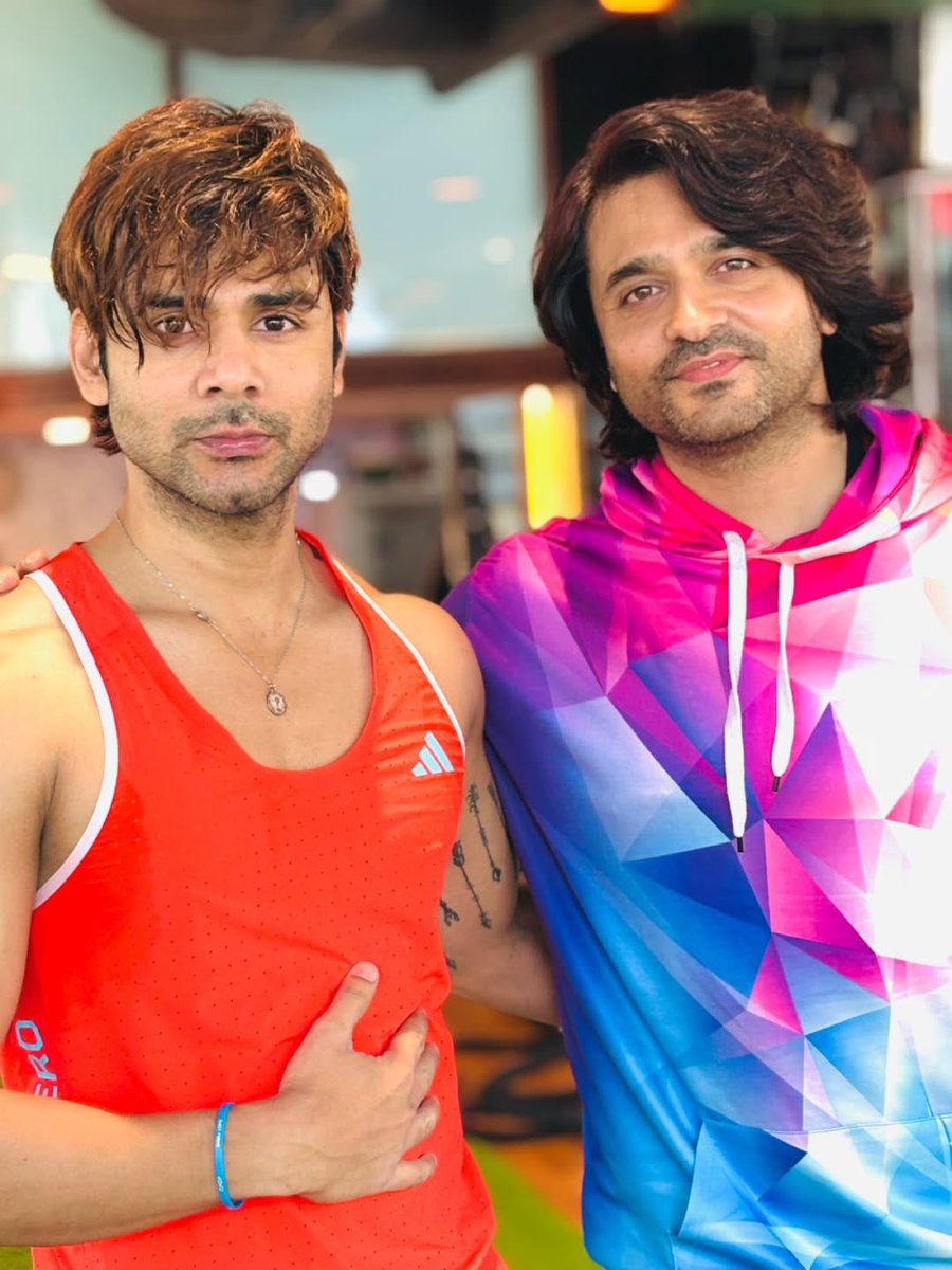AshishAdmirers's tweet photo. ASji 🥰💖 love this Unexpected selfie of our man.. Shared by #niirbhaay_rao 😇 IG
The sweetest @ashish30sharma 🥰🦁🔥
#gymbuddy #morning #gratitude #kindness #aashieshsharrma #bewell #workouthard https://t.co/y3PfCgJJ9H
