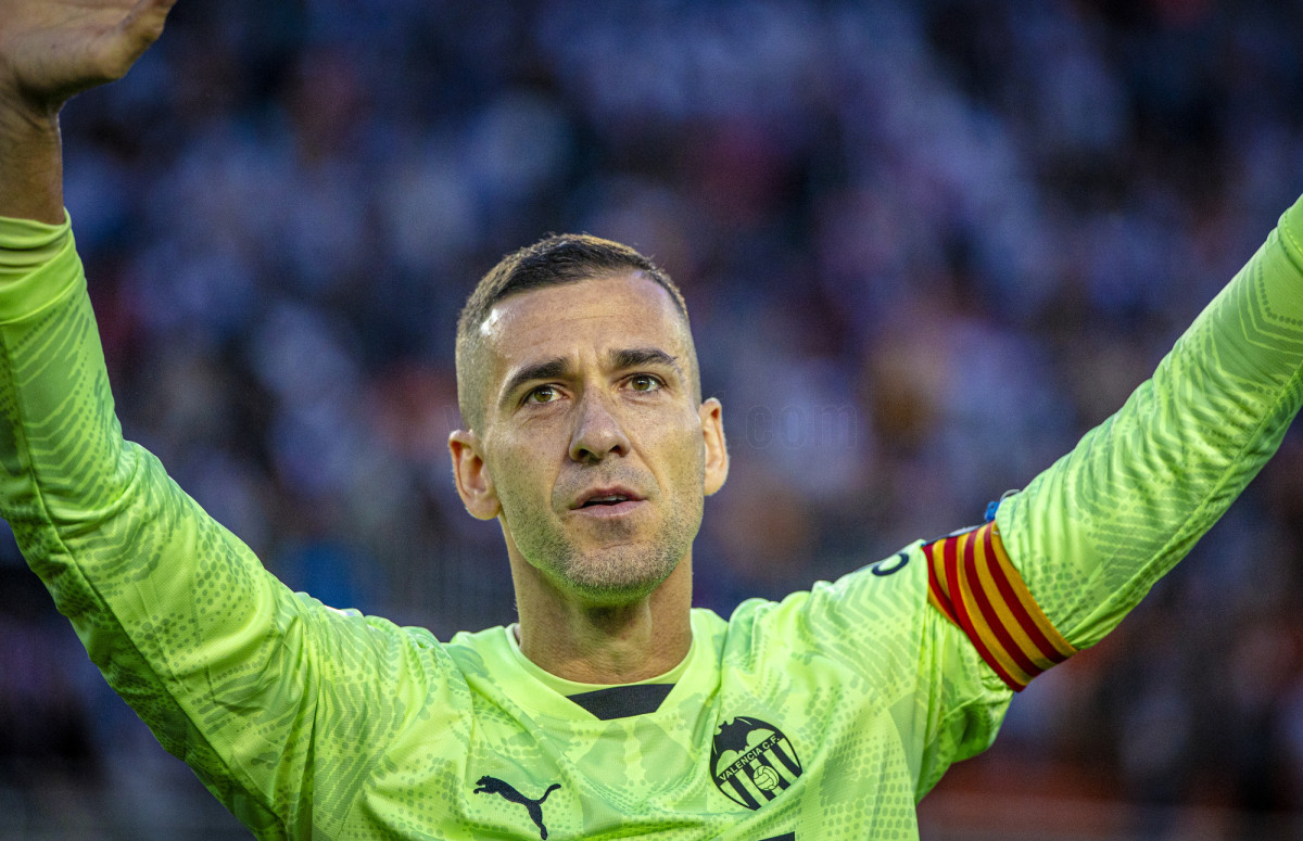 Ganó la Copa del Rey mas difícil contra el Barça de Mesi.
 Fué capitán. Nunca pasó inadvertido y fué un líder del vestuario.
 Aplaudido y silbado por sus " Formas" , el GAT de Almenara es genio y figura.
 Se va por problemas familiares que deseo se solucionen. 
 Siempre será uno