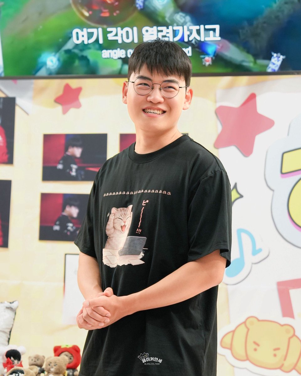 LONGLIVE_FAKER's tweet photo. 구마유시 데뷔 5주년 축하해 🎂

#구마유시 #Gumayusi @gumayusi_min https://t.co/6AwkqHXb3f