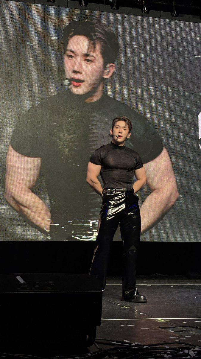 wnhpics's tweet image. Wonho Stay Awake Tour in Paris