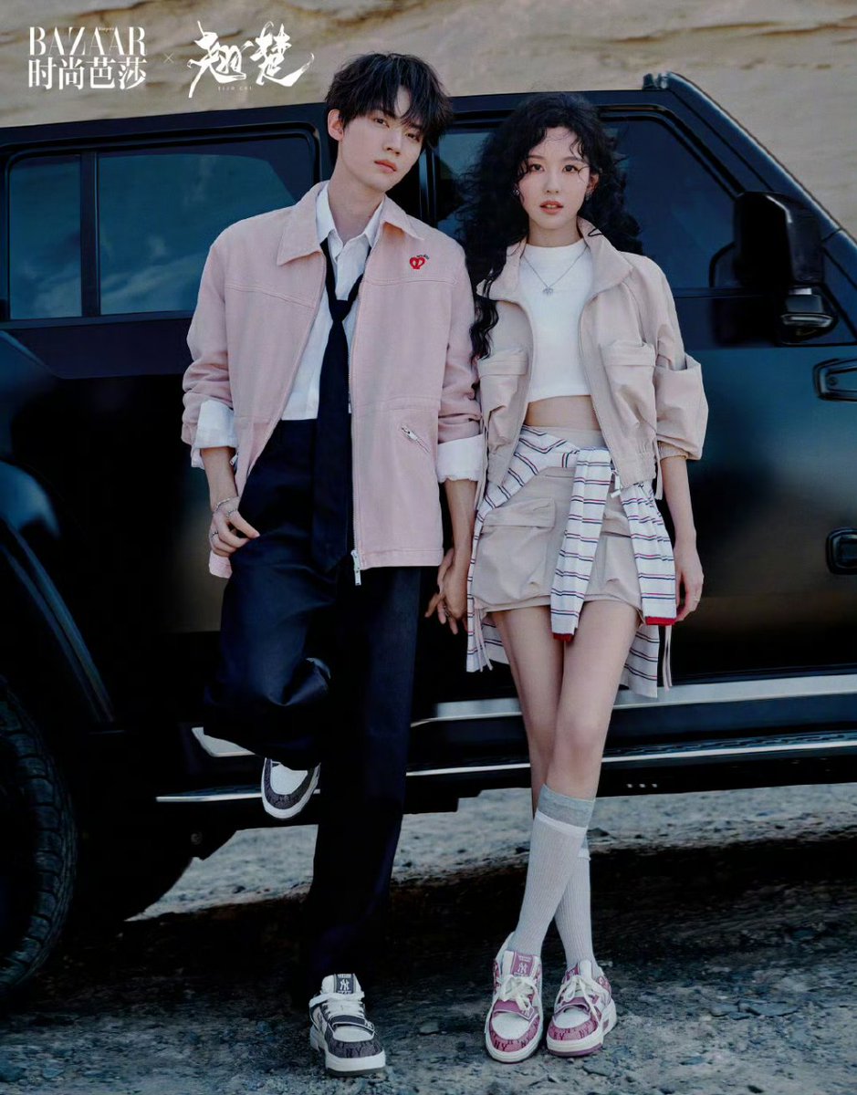 amourrosy's tweet image. chu zhao and xie yanlai in modern 

#chenduling #zhouyiran #qiaochu