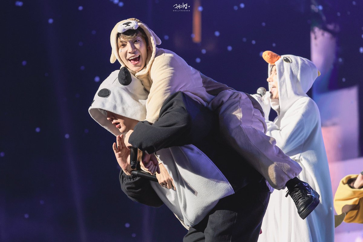 dollyhaesss's tweet photo. 해피 강아지 ૮₍ ˊᗜˋ₎ა

2025.09.06 - SUPER SHOW 10 in HONG KONG

#동해 #DONGHAE
#슈퍼주니어 #SUPERJUNIOR https://t.co/iXxWQqV1B9