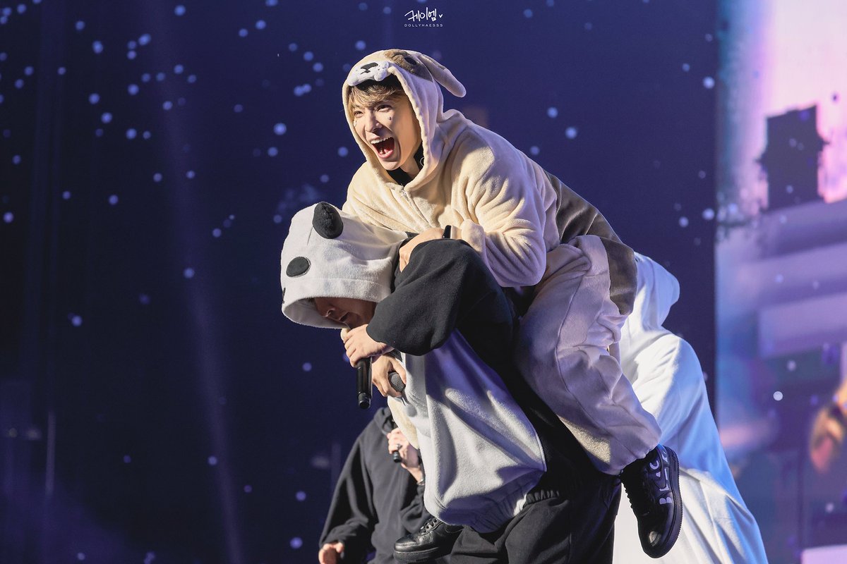 dollyhaesss's tweet photo. 해피 강아지 ૮₍ ˊᗜˋ₎ა

2025.09.06 - SUPER SHOW 10 in HONG KONG

#동해 #DONGHAE
#슈퍼주니어 #SUPERJUNIOR https://t.co/iXxWQqV1B9