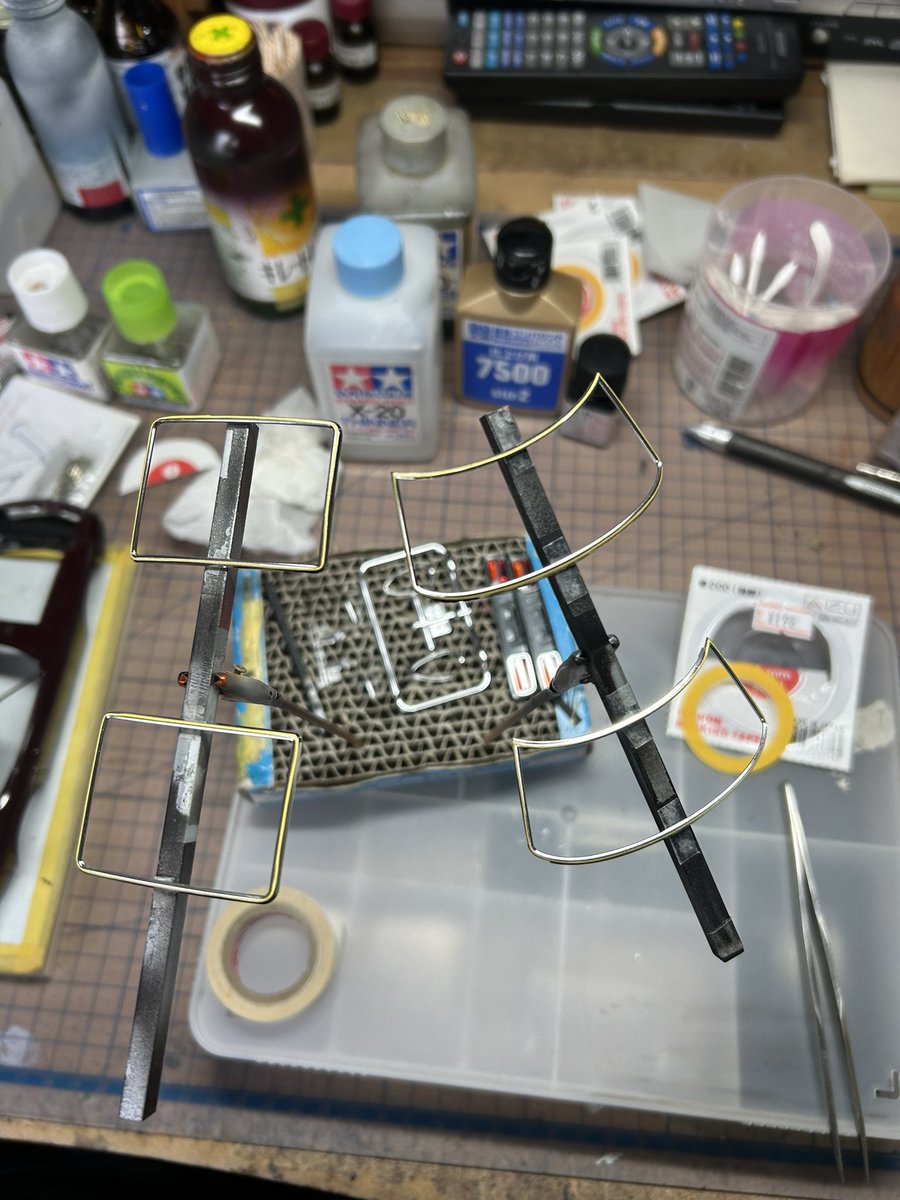 the_3988's tweet photo. タミヤ1/24
NISSANフェアレディ240Z、240ZG
フロント、リアのウインドモールドの塗り分け。
#NISSANフェアレディ240Z
#NISSANフェアレディ240ZG
#タミヤ https://t.co/vJVXxxX9DU