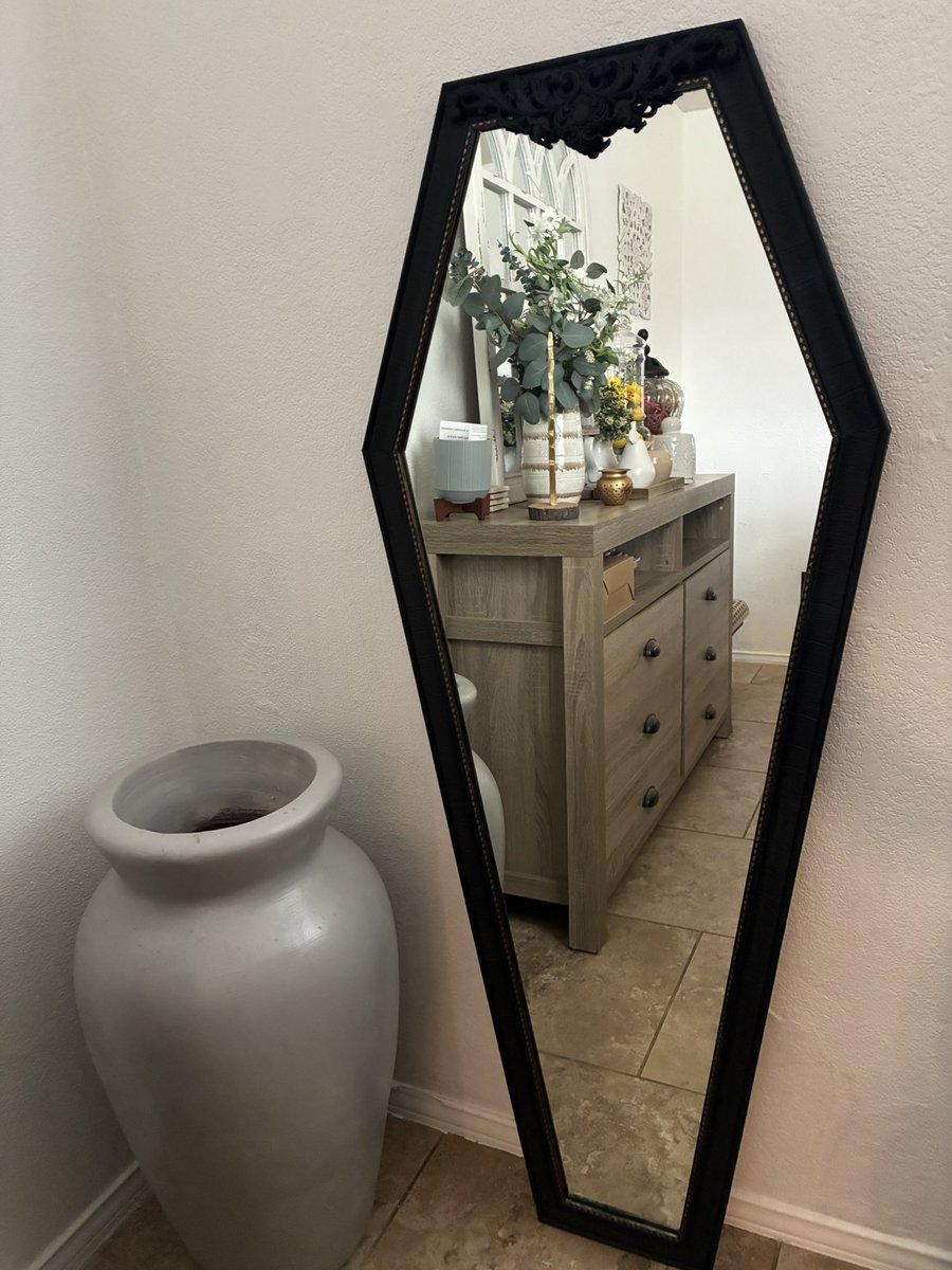 Serujio_X's tweet photo. I think this one came out pretty nice. I have a line of 10 different products ready for the shop. Saw blades and glass is all it takes #coffinmirror #diy #createtoday https://t.co/Ufj3FoJ90a