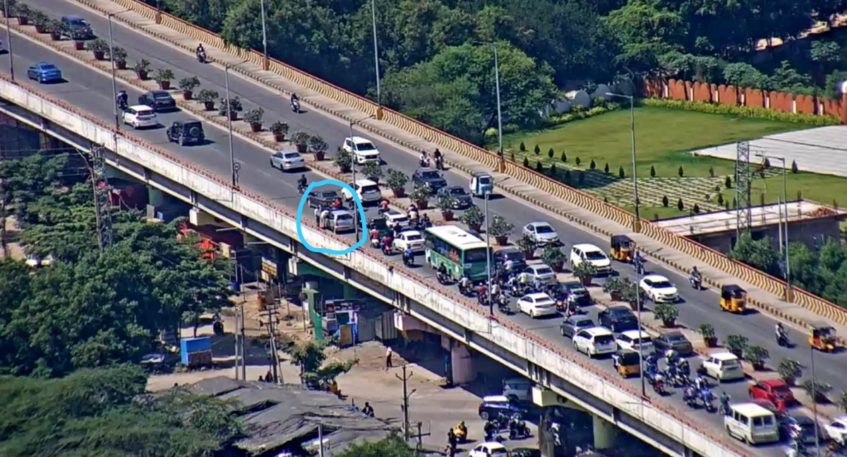 CYBTRAFFIC's tweet image. 🚨 Traffic Alert - Vehicle Break down 🚨

Traffic movement is slow at ROB towards Cyber Towers due to a vehicle breakdown. 
Our team is at the spot clearing the issue.
 Commuters are advised to plan accordingly.

#TrafficUpdate #CyberTowers #VehicleBreakdown #MadhapurTraffic