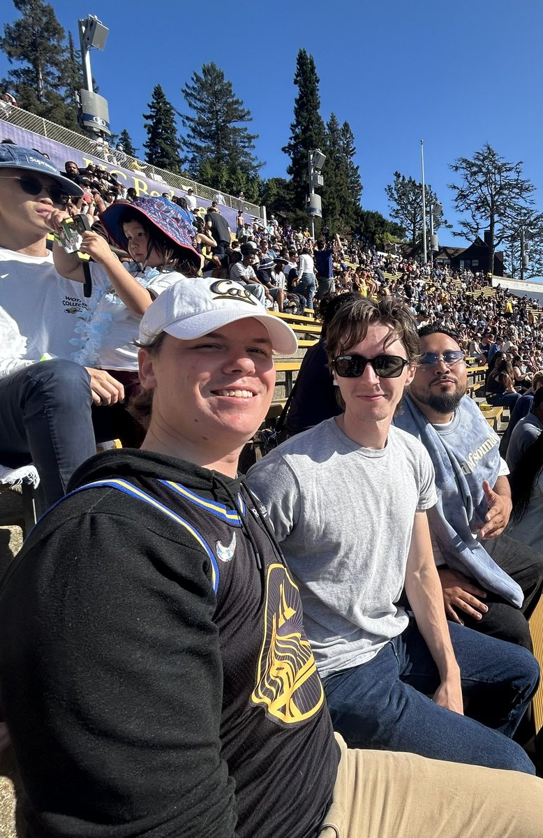 Davidfrom510's tweet image. Had an amazing time out with my beautiful Fiance and two of my best friends in Berkeley for the Cal game this past Saturday! Can’t wait to be back, #gobears #Calgorithm