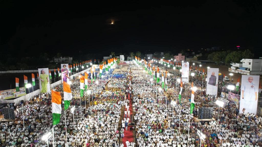 florasinghraja's tweet photo. @dinamalarweb அப்போ இது என்னடா தினமலமே https://t.co/4JQlY5drRO
