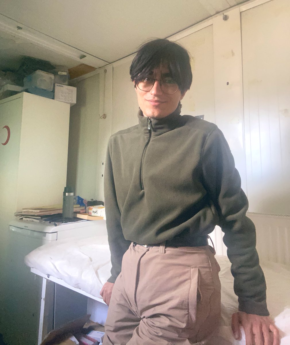 Sizin gibi kendini adam zanneden ama ne dünyaya ne vatana boş konuşmak dışında hiçbir faydası dokunmayan dalyaraklardan daha faydalı olduğum kesindir diye düşünüyorum. 
 
Sayın(!) Aponuz koordinatları öğrenmesin diye başka foto atmıyorum.

Hakurk, Irak, Askeri Üs - Aralık 2024