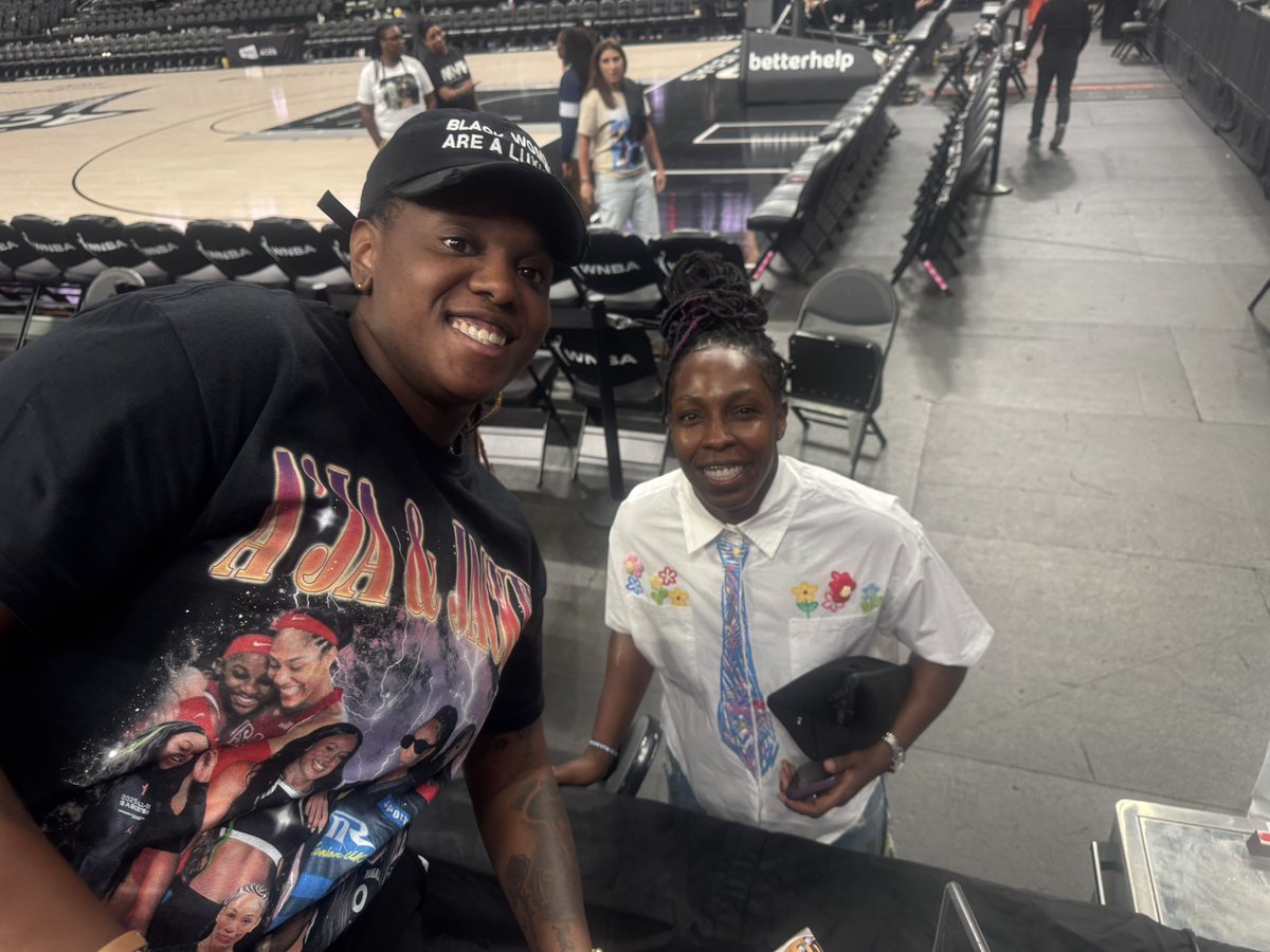CoachSmalls32's tweet photo. Great Game Aces !! Got some pictures with some dope players 🔥 https://t.co/HIKBw09JzP