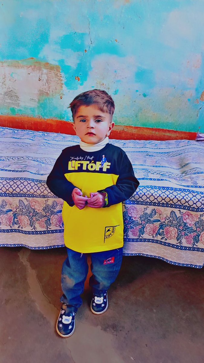 Harmeet Singh (@harmeetsinghpk) on Twitter photo یہ ایبٹ آباد کے 3 سالہ محمد طلحہ ہیں جو اس وقت دل کی بہت بڑی بیماری سے لڑرہے ہیں جسے Tetralogy of fallot کہتے ہیں 
اس میں دل میں ناصرف سوراخ ہوتا ہے بلکہ 
دل سے جسم کو لے جانے والی خون کی نالی کا مسئلہ، دل کا دایاں حصہ بڑا ہوجاتا ہے اور دل سے پھیپھڑوں کو خون بھی بہت مشکل سے جاتا یہ ایبٹ آباد کے 3 سالہ محمد طلحہ ہیں جو اس وقت دل کی بہت بڑی بیماری سے لڑرہے ہیں جسے Tetralogy of fallot کہتے ہیں 
اس میں دل میں ناصرف سوراخ ہوتا ہے بلکہ 
دل سے جسم کو لے جانے والی خون کی نالی کا مسئلہ، دل کا دایاں حصہ بڑا ہوجاتا ہے اور دل سے پھیپھڑوں کو خون بھی بہت مشکل سے جاتا