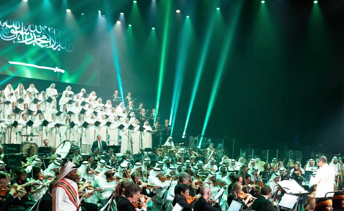 كانت أمسية الأوركسترا السعودية في قصر فرساي بباريس تجربة تحمل في طياتها الكثير من الجمال والفخر،بحضور لافت من الشخصيات الثقافية والفنية والإعلامية اللامعة.
 في رحلة #روائع_الأوركسترا_السعودية أعادت المملكة إحياء مفهوم الفن كأحد اللغات التي تفتح جسور التواصل بين الحضارات والشعوب..