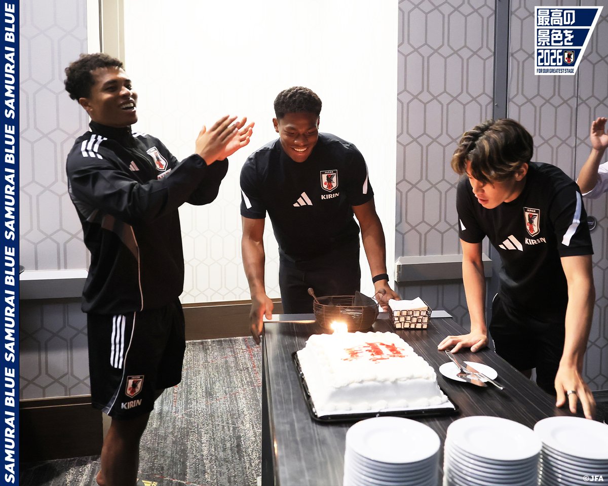jfa_samuraiblue's tweet photo. 🎉𝙃𝘼𝙋𝙋𝙔 𝘽𝙄𝙍𝙏𝙃𝘿𝘼𝙔🎉

昨日9月7日に24歳の誕生日を迎えた #細谷真大 選手をチームでお祝い🎂

#最高の景色を #SAMURAIBLUE https://t.co/xFW3WQrOKI