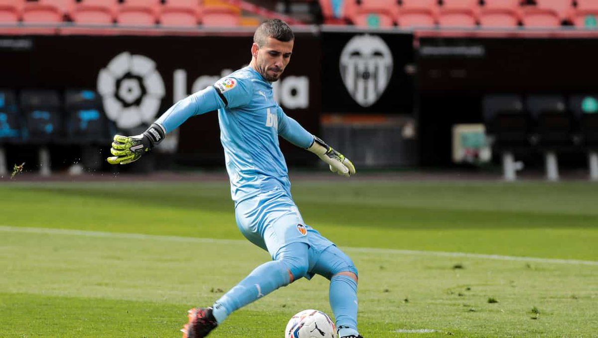 Un equipo sin portero de jerarquía no puede aspirar a nada. El <a href="/CDCastellon/">CD Castellón</a>  tiene la oportunidad:
Jaume Doménech, libre, campeón de Copa del Rey y castellonense.
Carisma, liderazgo y experiencia bajo palos.