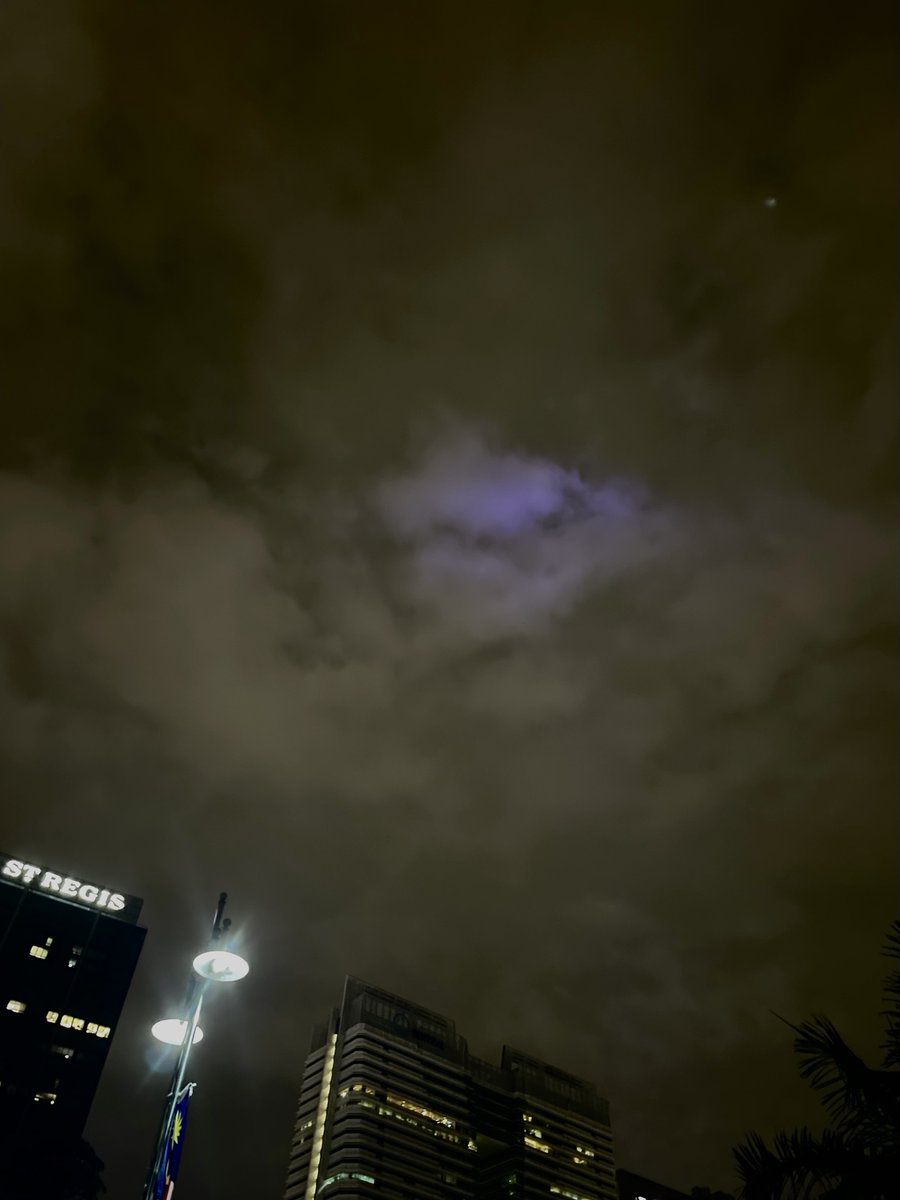 fortyonewitch's tweet photo. 2025 total lunar eclipse sighting although it wasn’t that visible last night :(( https://t.co/gDpZjj40K4