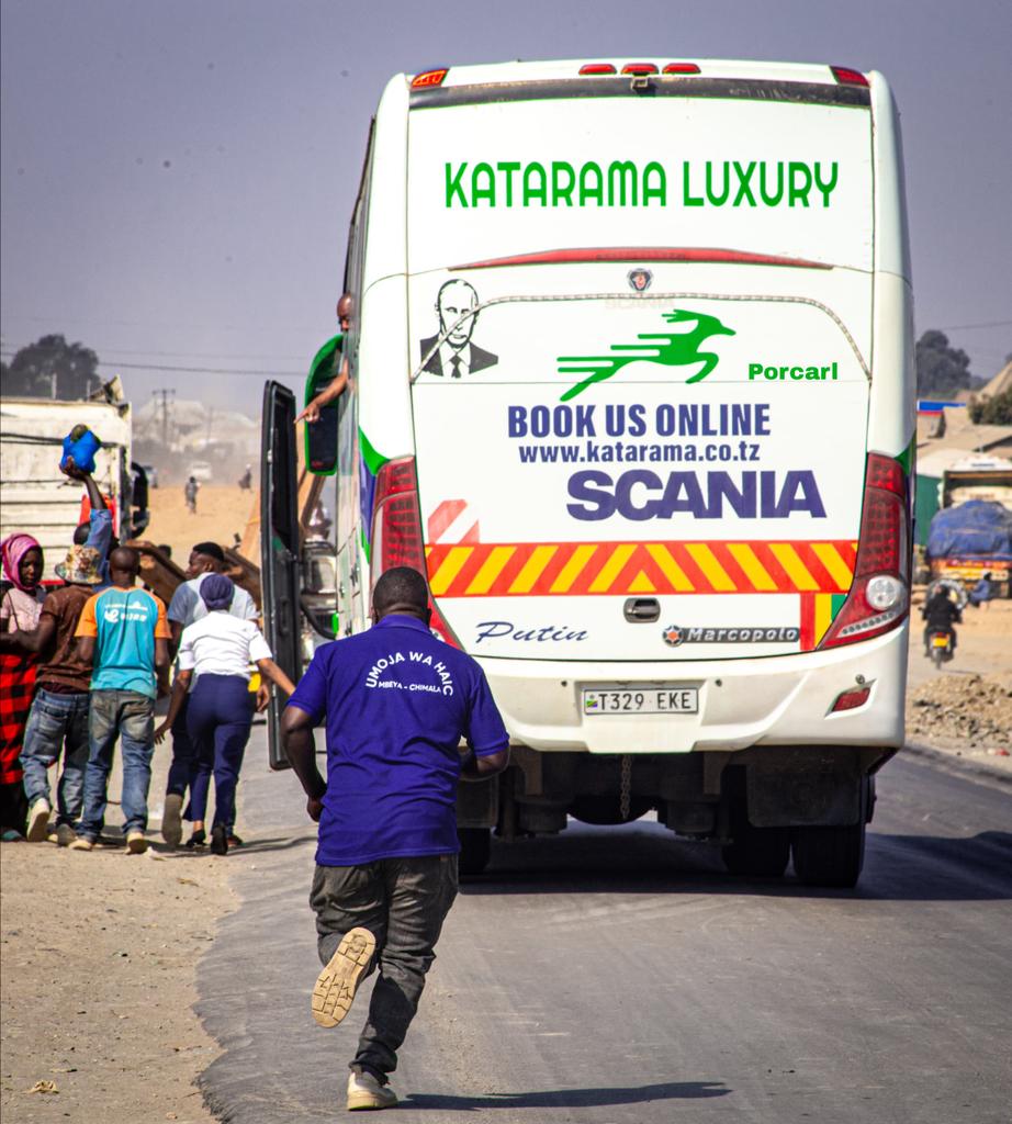 Mbeya yote hawajui kuandika HIACE 😂😂

#KataramaLuxury 
Tunduma || Dar-es-Salaam 

<a href="/PorcarlP/">Porcarl Nyambala</a> 📸