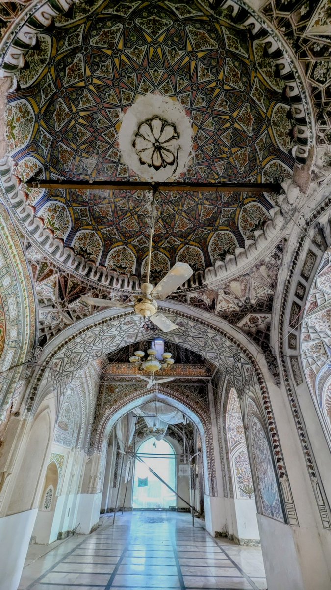 PeshTravelGuide's tweet image. The Architectural vibes of Masjid Mahabat Khan, Peshawar, constructed during the era of Shah Jahan around 17th century.
Book your trip with us.
#lonelyplanet #pakistantourism #travelblogger #tourism #backpacker #lonelyplanet #pakistantourism #travelblogger #peshawar