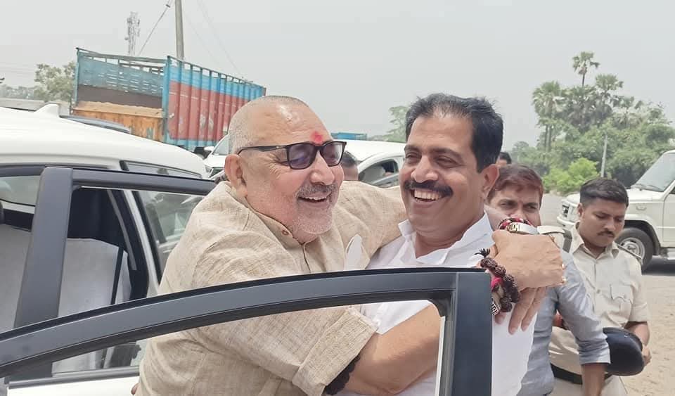 Bharatiya Janata Party (BJP)  के वरिष्ठ नेता, केंद्रीय कपड़ा मंत्री एवं बिहार के बेगूसराय से माननीय सांसद आदरणीय श्री Giriraj Singh  जी को जन्मदिन की हार्दिक शुभकामनाएं।
ईश्वर आपको हमेशा स्वस्थ रखें और दीर्घायु करें।
#HBDGirirajSingh