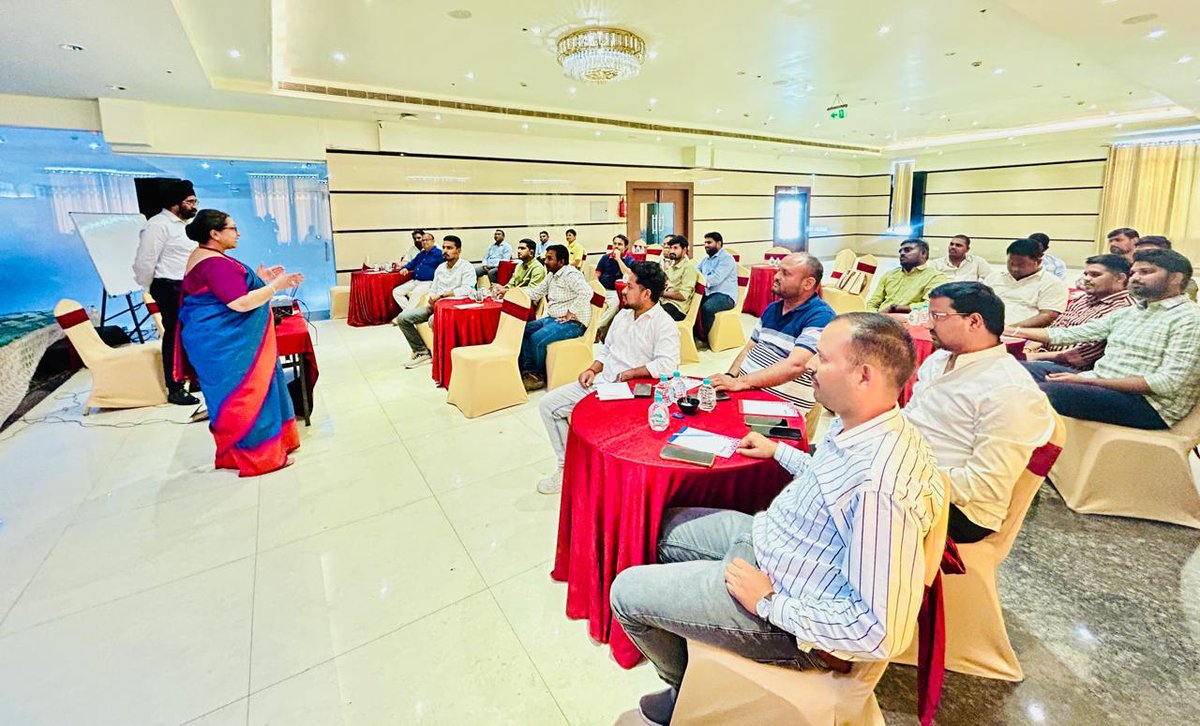 HeroFuture_HFE's tweet image. Last week, we hosted workshops for site employees in AP Kurnool &amp;amp; Bidar to reinforce our #values and strengthen workplace communication. Led by L&amp;amp;D expert Ashmeeta Kohli, the sessions focused on ownership, accountability &amp;amp; collaborative communication. #HFE #WorkplaceExcellence