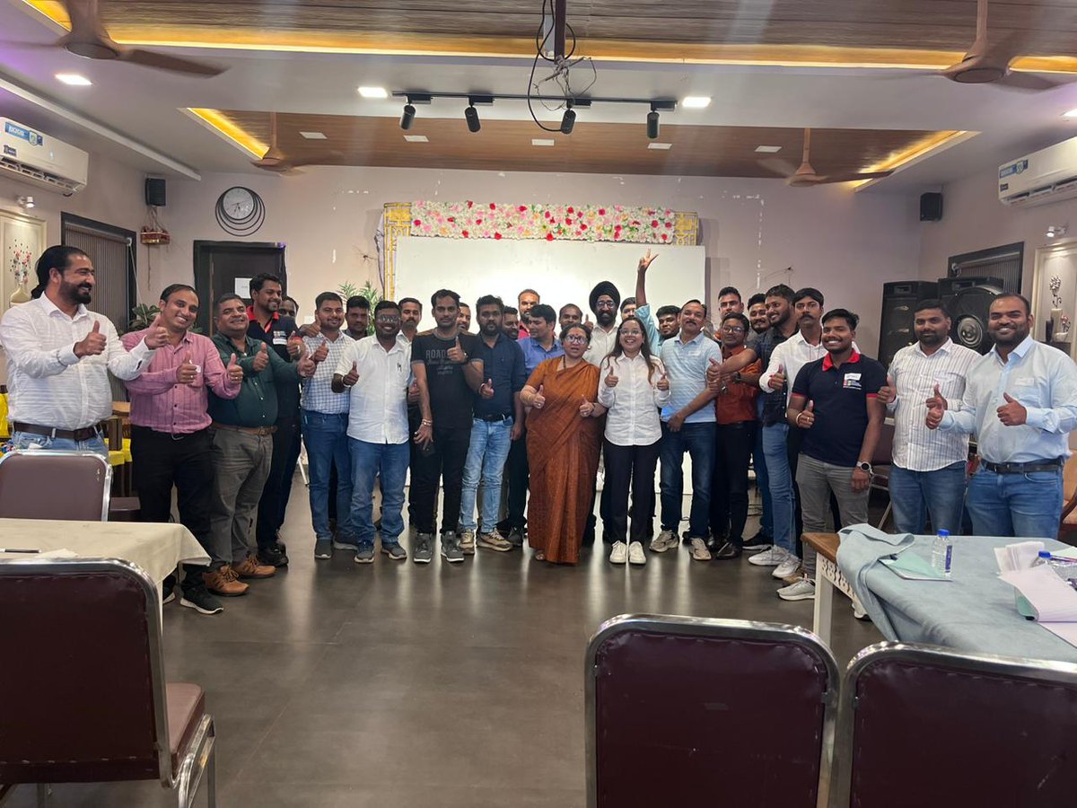 HeroFuture_HFE's tweet image. Last week, we hosted workshops for site employees in AP Kurnool &amp;amp; Bidar to reinforce our #values and strengthen workplace communication. Led by L&amp;amp;D expert Ashmeeta Kohli, the sessions focused on ownership, accountability &amp;amp; collaborative communication. #HFE #WorkplaceExcellence