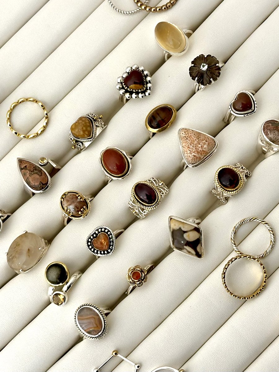 オールフリー　ビジュマム　リング Crown rolling ring👑 くるくる回るローリングリングの 王冠を
