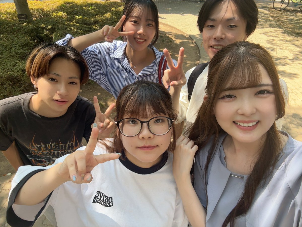 chiba_fjb's tweet image. 〜Webクリエイター科〜
パンフレット撮影！暑い中、大変よく頑張りました！！
#Webクリエイター
#パンフレット
#撮影
#夏休み