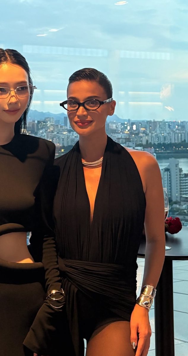 Lowkey can’t believe this crossover is real 🫶 Karina x Anne <a href="/annecurtissmith/">Anne Curtis-Smith</a> during the Gentle Monster Seoul. Two visuals, one frame — we won. 🥹✨ #AnneCurtis #Karina #GentleMonster

photo from ig: katarinabluu