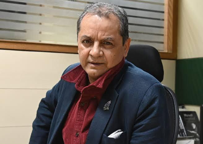 श्री संकर्षण ठाकुर जी के निधन की खबर सुनकर बहुत दुख हुआ। उनकी पत्रकारिता और बिहार के प्रति उनके ज्ञान की प्रेरणा हमेशा याद रखी जाएगी। इस कठिन समय में उनके परिवार और प्रियजनों के प्रति मेरी गहरी संवेदनाएं। ईश्वर उनकी आत्मा को शांति प्रदान करे और उनके परिवार को इस दुख को सहन करने