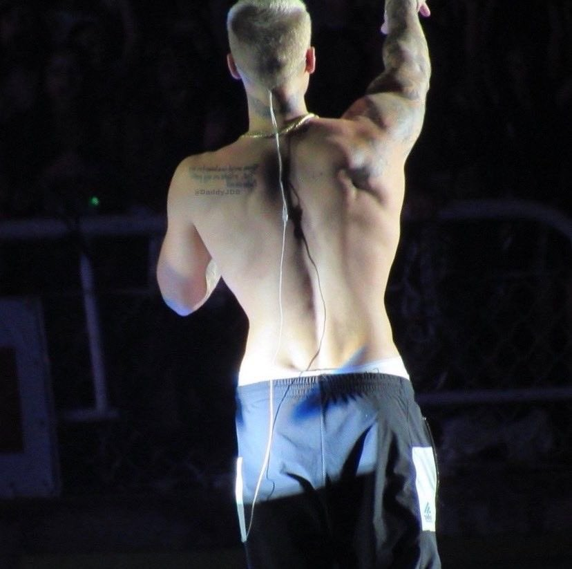 juskinbieber's tweet photo. best back ever https://t.co/uZ6FwxjFHS