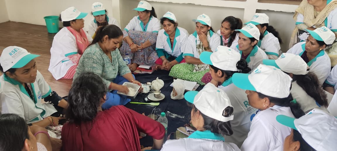 REAPTehri's tweet photo. The GRAMOTHAN (REAP) Project, T.G., in collaboration with the RSETI, is conducting a 6-day training programme for Mahila CLF members on bakery product preparation with a special emphasis on millet-based items
#IFAD
@REAPUttarakhand
@nitikakh22
@dd_msydav
@DMTEHRI1
@DistrictTehri https://t.co/SvcYRJKptl