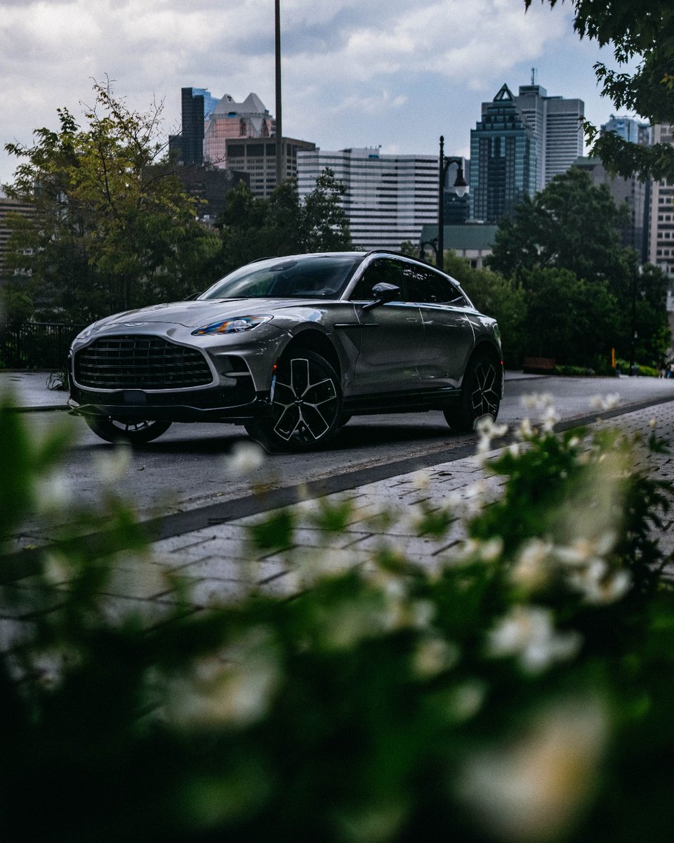Life in the city. Imagine yourself behind the wheel of the ultimate SUV, where power meets elegance and every journey becomes an experience.

Get in touch and discover our range today. 

#AstonMartinLondon #AstonMartin #DBX707