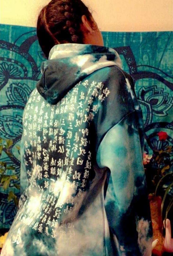 MeccaGodZilla's tweet image. It’s hoodie season. 🍂 &amp;amp; I designed this for #arigatz.
It draws from the Japanese folklore story of “Hoichi the Earless.” 

On the back? 👀A protective spell to ward off demons &amp;amp; devils. 👹👹

Learn more: 
arigatz.storenvy.com/products/29646…