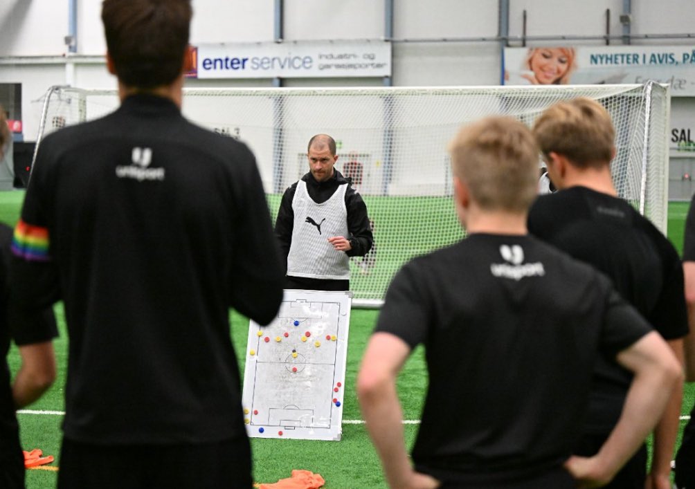 🚨✅ Bodø/Glimt var aldri i tvil om at de skulle stille i UEFA Youth League

Her skal de møte de samme lagene på akademinivå som A-laget fram til jul. Altså Slavia Praha, Tottenham, Galatasaray, Monaco, Juventus og Dortmund.

”Det er en utrolig læringsmulighet for oss som